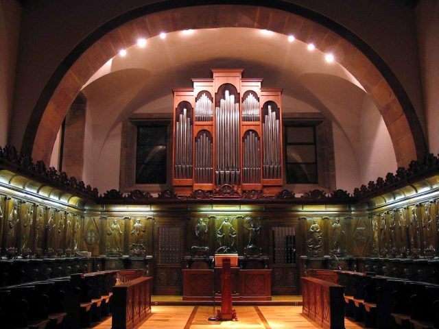Órgano del Monasterio de San Pelayo, Oviedo (Asturias)