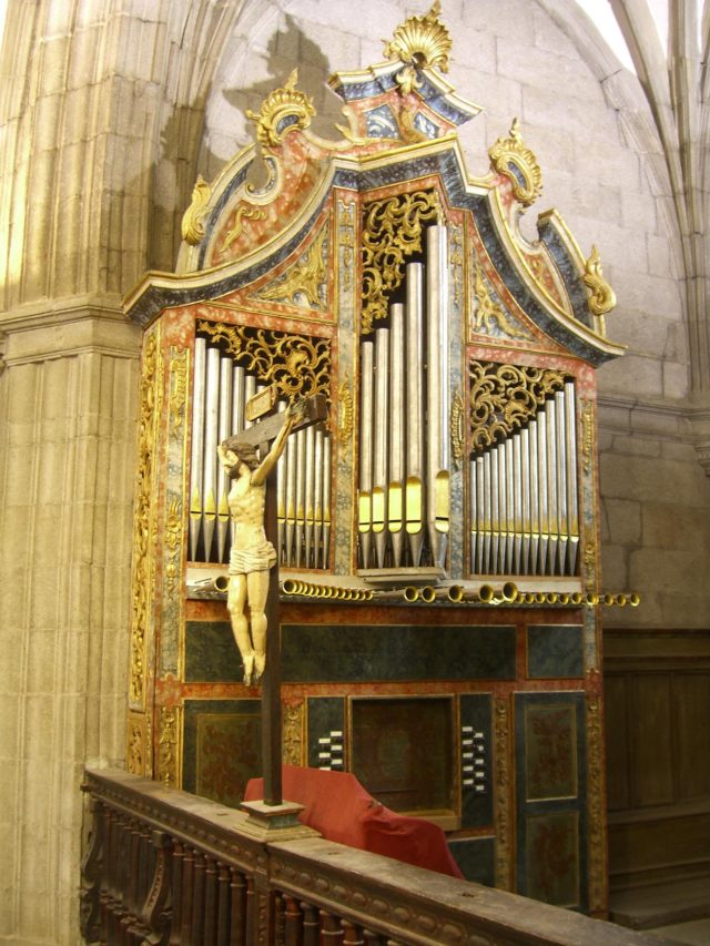 Órgano de la Iglesia Matriz de Torre de Moncorvo, plano general