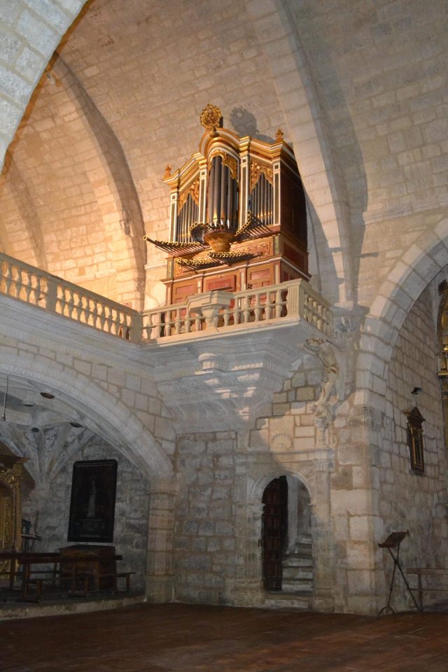 Órgano de la Iglesia de Santa Columba, Villamediana, plano general